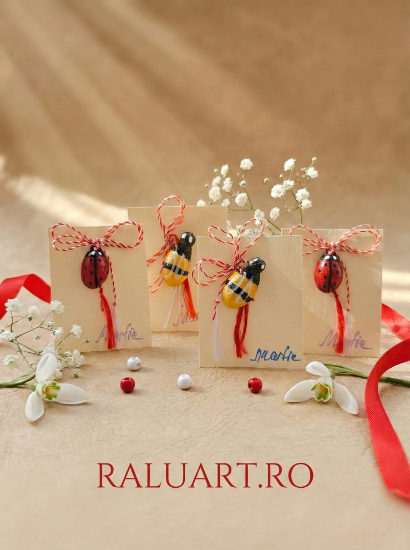 Poza cu Mărțișor: Buburuză sau Albinuță veselă din coajă de fistic