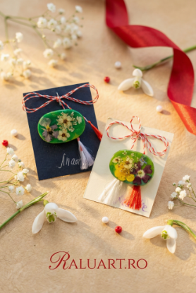 Poza cu Broșă elegantă ovală – Porțelan la rece și flori naturale