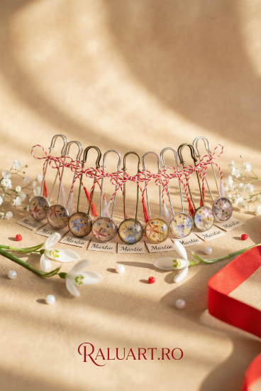 Poza cu Ac de broșă cu flori naturale presate – O fărâmă de natură nemuritoare