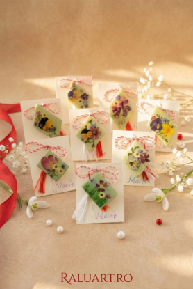 Poza cu Broșă artizanală din sticlă – Grădina purtată la rever