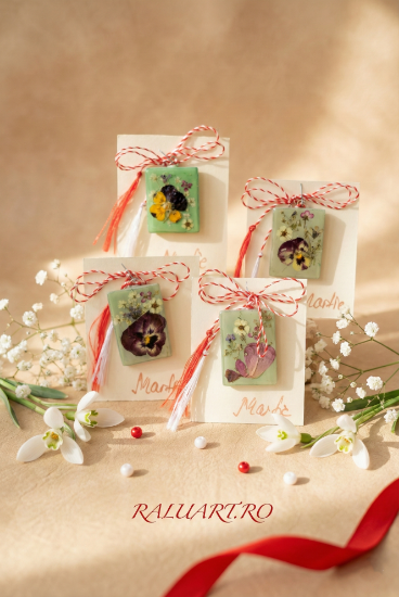 Poza cu Mărțișor dreptunghiular din sticlă – Fereastră către primăvară